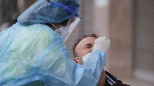 Κορονοϊός: Σαρώνει τη Θεσσαλονίκη με 725 νέα κρούσματα και την Αττική με 697 - Τριψήφια νούμερα σε Λάρισα, Πέλλα, Μαγνησία