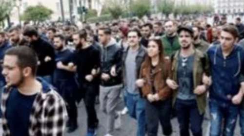 &quot;Ξήλωσαν&quot; δημοσιογράφο του ΑΠΕ μετά τη γκάφα με fake φωτογραφία για την πορεία του ΚΚΕ