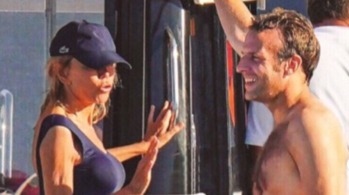 Οι διακοπές της Μπριζίτ και του Εμμανουέλ Μακρόν: Τρυφερές στιγμές, θάλασσα και τζετ σκι