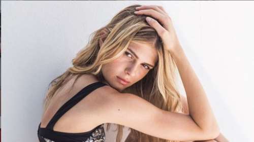 Αμαλία Κωστοπούλου: Η απίθανη εμφάνιση με σέξι βικτωριανό κορσέ με κρόσια, μπούστο καρδιά και πέρλες