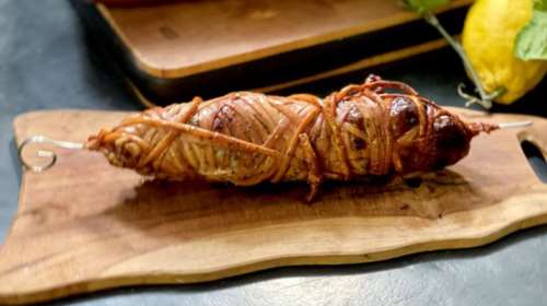 Συνταγή της Αργυρώς Μπαρμπαρίγου: Κοκορέτσι στο φούρνο και... εκτός εποχής