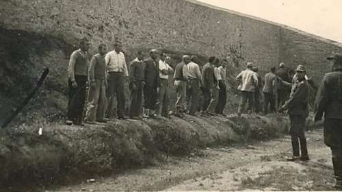 Συγκλονίζουν οι ιστορικές φωτογραφίες με τους εκτελεσθέντες της Καισαριανής: Ταυτοποιήθηκαν οι πρώτοι δύο