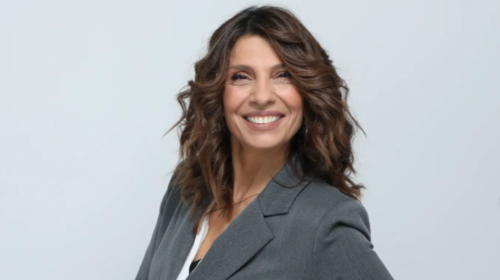 Πόπη Τσαπανίδου: Ξετρελαμένη γιαγιά με μοδάτο outfit στο Άμστερνταμ - Η βόλτα με τον εγγονό της