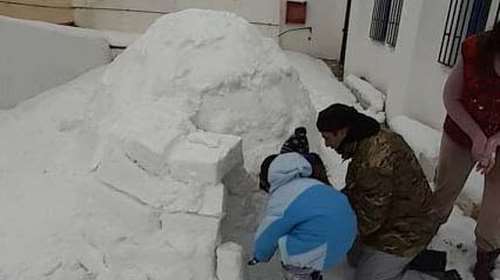 Άνδρος: Σαν άλλοι Εσκιμώοι οι μαθητές έφτιαξαν ιγκλού και μπήκαν μέσα [εικόνες]
