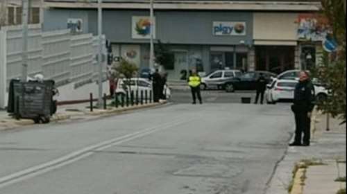 Έληξε ο συναγερμός για το ύποπτο κόκκινο σακίδιο έξω από τις φυλακές Κορυδαλλού - Ήταν σχολική τσάντα