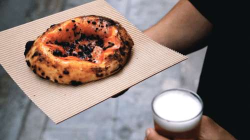 Dogpound: Στο πιο φρέσκο στέκι της πόλης σερβίρουν φανταστική πίτσα και cocktail πεπόνι-προσούτο