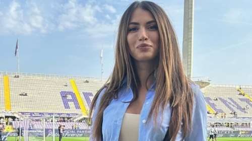 Ποια είναι η εντυπωσιακή Ιταλίδα δημοσιογράφος της Φιορεντίνα που &quot;έκλεψε&quot; τα βλέμματα στον τελικό