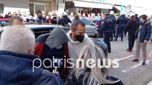 Έγκλημα στην Ανδραβίδα: &quot;Δεν θέλει να θυμηθεί&quot; αν σκότωσε τα παιδιά ο δράστης - Την Τρίτη απολογείται