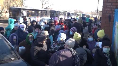 Ουκρανία: &quot;Καταιγίδα&quot; εκρήξεων στο Ντονέτσκ - Χιλιάδες άμαχοι εγκαταλείπουν μαζικά την περιοχή [Εικόνες, Βίντεο]