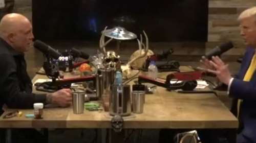 Συνέντευξη Τραμπ στον αμφιλεγόμενο Τζο Ρόγκαν: Το μεγαλύτερο λάθος του ως πρόεδρος και... οι εξωγήινοι