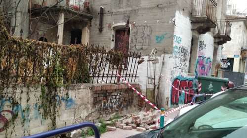 Τραγωδία στη Λάρισα: 22χρονος καταπλακώθηκε από τοίχο και σκοτώθηκε [Εικόνες]