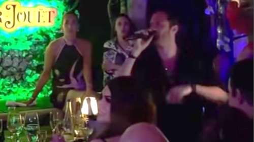 Στα μπουζούκια η Κίμπερλι Γκίλφοϊλ: Η νέα πρέσβης των ΗΠΑ εθεάθη σε πριβέ εμφάνιση του Κωνταντίνου Αργυρού στο Μαϊάμι