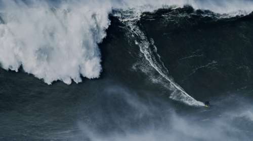 Καβάλησε το πιο μεγάλο κύμα: Ο Γερμανός σέρφερ που είναι κοντά σε νέο παγκόσμιο ρεκόρ - Ζωή αφιερωμένη στον ωκεανό