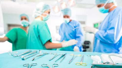 Απίστευτο: Αυστριακός νευροχειρουργός άφησε την 13χρονη κόρη του να τρυπήσει το κρανίο ασθενούς