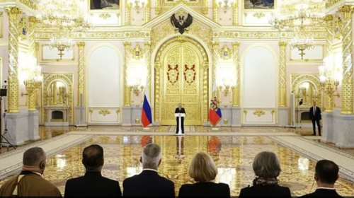 Τους κράτησε στα 20 μέτρα: Ο Πούτιν δεν επέτρεψε στους πρεσβευτές που πήγαν επιδώσουν τα διαπιστευτήριά τους να τον πλησιάσουν