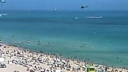 Μαϊάμι: Η στιγμή που ελικόπτερο πέφτει σε γεμάτη παραλία με λουόμενους - Δύο επιβαίνοντες στο νοσοκομείο [Βίντεο]