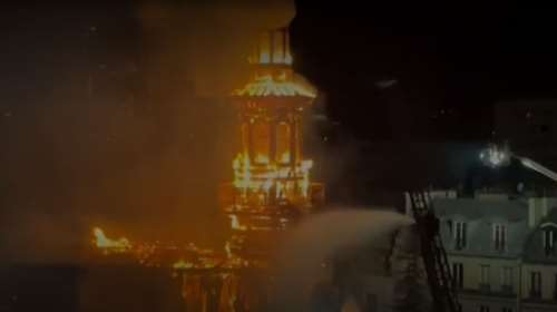 Παρίσι: Μνήμες της φωτιάς στη Νοτρ Νταμ ξυπνά η πυρκαγιά σε δημαρχείο - Κινδυνεύει με κατάρρευση πυργίσκος του 19ου αιώνα