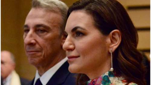 Όλγα Κεφαλογιάννη: Στο Μέγαρο Μουσικής με το πιο ρομαντικό φλοράλ φόρεμα με λουλούδια και διαφάνειες