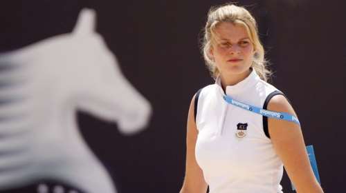 Άλλος άνθρωπος η Αθηνά Ωνάση: Η εμφάνιση στη Γαλλία με νέο look - Η ομοιότητα με τη μητέρα της