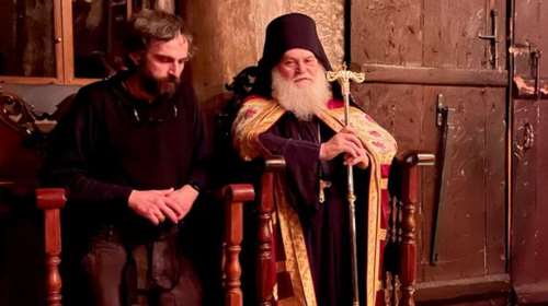 Άρης Σερβετάλης: Στο Άγιο Όρος ο ηθοποιός μετά τη θύελλα αντιδράσεων [Εικόνες]