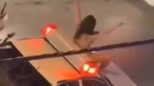 Ιρανή γδύθηκε και ανέβηκε σε περιπολικό για να διαμαρτυρηθεί για τα δικαιώματα των γυναικών - Αγνοείται η τύχη της [βίντεο]