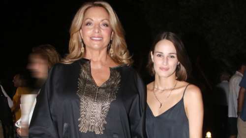 Η Μαρία Βοσκοπούλου πέρασε μία χαλαρωτική Κυριακή στο ολόλευκο σπίτι της στο Παγκράτι