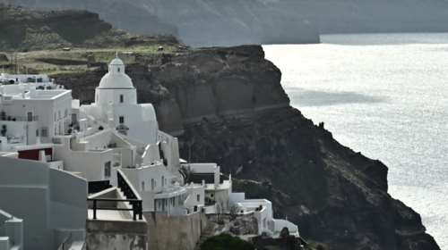 Σαντορίνη: Έρευνα για τον εντοπισμό περιοχών αυξημένου κατολισθητικού κινδύνου - Τα δύο σενάρια για τους σεισμούς