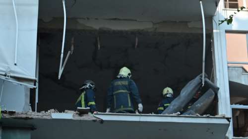 Μυστήριο με την έκρηξη στους Αμπελόκηπους: Αγνωστο πώς ισοπεδώθηκε το διαμέρισμα, ένας νεκρός και μια σοβαρά τραυματισμένη