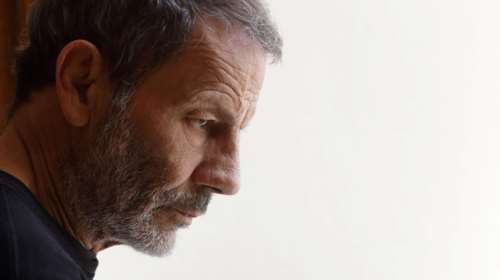 O Σταύρος Ξαρχάκος φέρνει το δημοτικό τραγούδι στο σήμερα με αφορμή τα 200 χρόνια από την Επανάσταση