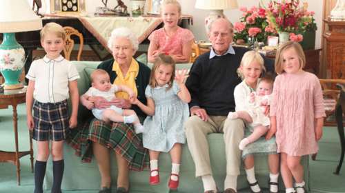 Η ναζιάρα Σάρλοτ &amp; ο γελαστός Τζορτζ: Ο πρίγκιπας Φίλιππος, η Ελισάβετ &amp; τα 7 δισέγγονα - Γιατί &quot;έκοψαν&quot; τον Άρτσι