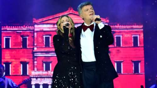 Με την &quot;Ταράτσα του Χρόνου&quot; και με... αθόρυβα πυροτεχνήματα, η Αθήνα υποδέχθηκε το 2025