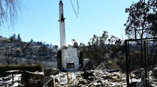 Φωτιά στην Αττική: Συνελήφθη 80χρονος εμπρηστής - Έβαλε τέσσερις φωτιές με το αυτοκίνητο ενώ καιγόταν η Αθήνα