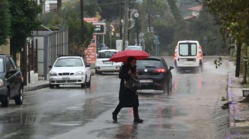 Ξεκινάει από σήμερα ο χειμώνας: Ισχυρές βροχές και καταιγίδες σε όλη τη χώρα – Πού θα ρίξει χαλάζι