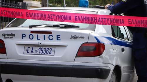 Γλυφάδα: Άστεγος χτύπησε με πέτρα 70χρονη - Διασωληνωμένη η γυναίκα, ο δράστης έχει 18 αποδράσεις από ψυχιατρείο