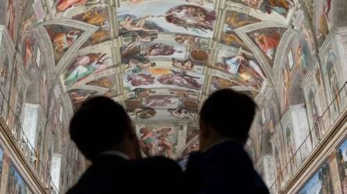 Σάλος με τη φωτογραφία του Βανς μέσα στην Καπέλα Σιστίνα αγκαλιά με τον γιο του: Την έβγαλε η επίσημη φωτογράφος του