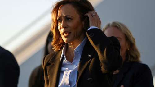 Αβάσιμος ισχυρισμός για ένα τρακάρισμα της Κάμαλα Χάρις που δεν έγινε ποτέ, διαδόθηκε αστραπιαία μέσω μυστηριώδους ιστότοπου