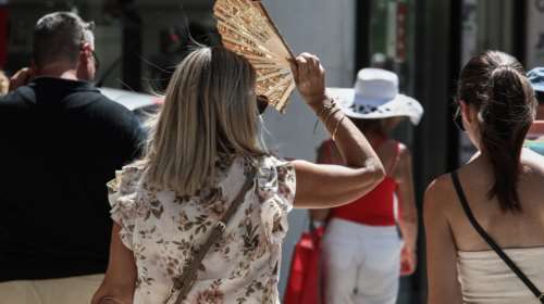 Καύσωνας διαρκείας: Νέο έκτακτο δελτίο επιδείνωσης καιρού - Ποιες περιοχές θα &quot;λιώσουν&quot; με 43 βαθμούς
