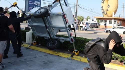 Τραμπ για τα επεισόδια στο Λος Άντζελες - &quot;Δεν θα ανεχτούμε τις πορείες της Αριστεράς, ανίκανη η δήμαρχος&quot;