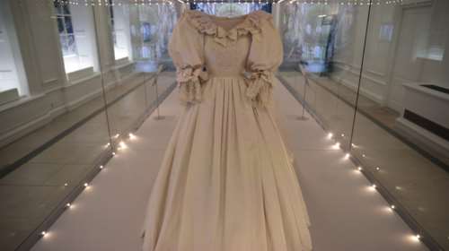 Στο Παλάτι του Κέσινγκτον το νυφικό της πριγκίπισσας Νταϊάνα, για πρώτη φορά μετά από 25 χρόνια