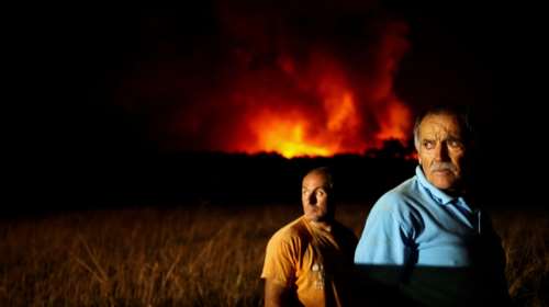 Σε κατάσταση συναγερμού η Ιβηρική χερσόνησος: Ανεξέλεγκτες πυρκαγιές στην Πορτογαλία, καύσωνας στην Ισπανία