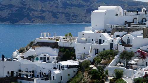 Ανησυχία για τους απανωτούς σεισμούς στη Σαντορίνη – Κλειστά σχολεία και ακύρωση εκδηλώσεων στο νησί