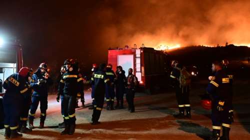 Πυροσβεστική:  Καλύτερη η εικόνα της πυρκαγιάς - &quot;Δεν υπάρχει κλήση για αγνοούμενο&quot;