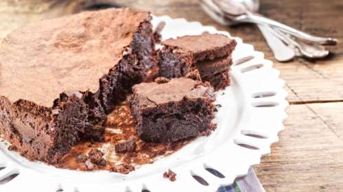 Κέικ σοκολάτας με κουβερτούρα - Ψήνεται και γεμίζει η κουζίνα με αρώματα