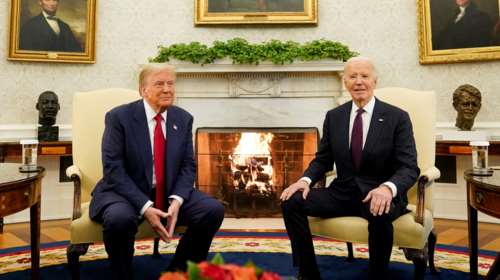 Η επιστροφή του Ντόναλντ Τραμπ στον Λευκό Οίκο - Τα χαμόγελα και ο διάλογος με τον Μπάιντεν μπροστά στις καμέρες