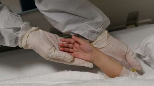 Πρόβλεψη σοκ από Τζανάκη: &quot;Θα έχουμε εκατόμβη νεκρών αν αποδειχθεί σοβαρή η μετάλλαξη Όμικρον&quot;