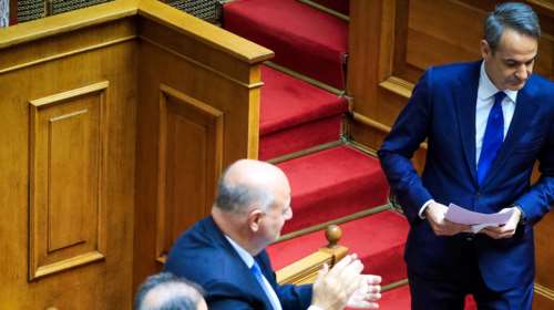 Συνεδριάζει η ΚΟ της ΝΔ μετά το "γαλάζιο αντάρτικο" για τους ένστολους - Οι γκρίνιες βουλευτών και το μήνυμα Μητσοτάκη