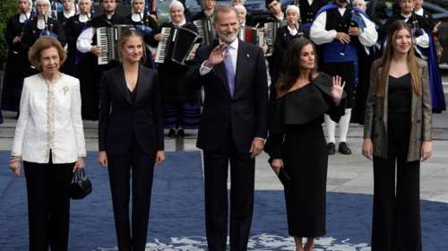 Οι royals της Ισπανίας φόρεσαν τα καλά τους: Η στιλάτη Λεονόρ, η κομψή βασίλισσα Σοφία και η Λετίσια με φόρεμα που την &quot;εξαφάνισε&quot;