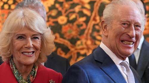 Βασιλιάς Κάρολος: Χαμογελαστός στην πρώτη του εμφάνιση μετά την ανακοίνωση για τον αδερφό του, Άντριου