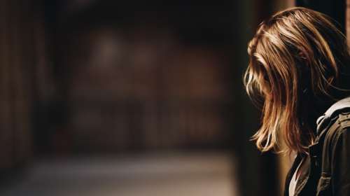 Εφιάλτης δίχως τέλος για την 36χρονη στην Καλαμάτα: Για 20 μέρες τη βίαζε ο αδερφός της - Την άφησε να κοιμάται σε παγκάκι