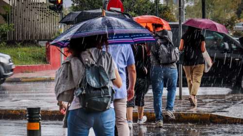 Με μπόρες και καταιγίδες μπαίνει η εβδομάδα - Προειδοποίηση Κολυδά για έντονα φαινόμενα - Οι περιοχές στο επίκεντρο